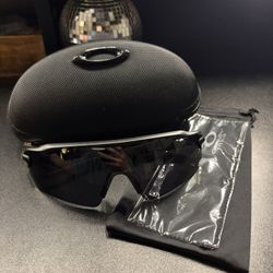 Oakley Radar EV Matte Black Frame Polarized Lenses