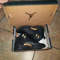 Jordan 12 Retro GS Size 7Y Black/Taxi