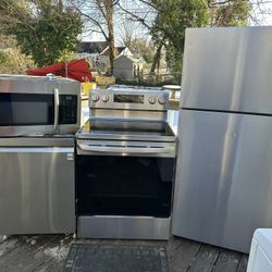 Stove and dishwasher LG,Whirlpool Refrigerator and Samsung Microwave
