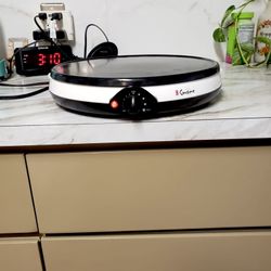 Euro Cuisine 12 In . Electric Non-Stick Crepe Maker Countertop Grill White