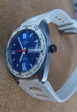Beautiful vintage men's Clinton automatic 17-jewel dive watch with a world-time bezel, made in Switzerland in the 1970s.