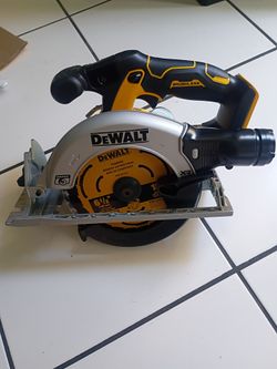 Sierra dewalt 20v ,blade 6 1/2