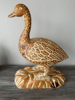 Beautifully carved life-size pine goose by Sarreid Ltd. of Spain. White chalk finish, measuring 17” x 8.5” x 20 1/2”. Circa 1970s. Made in Spain.