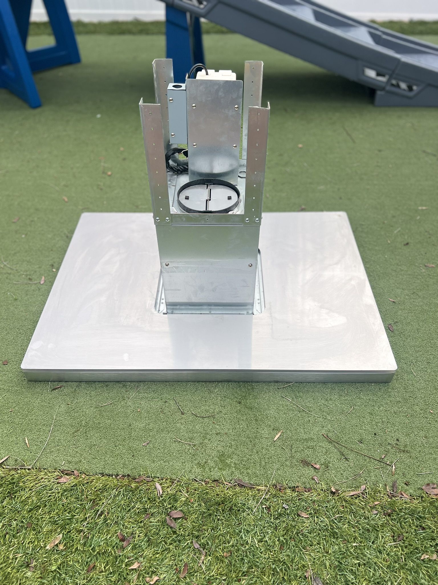 Luce 36 in. 600 CFM Convertible Island Mount Range Hood with LED Light in Stainless Steel