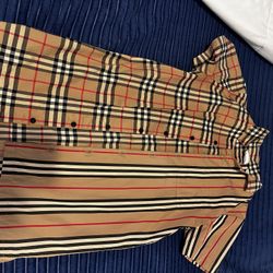 Burberry button Up