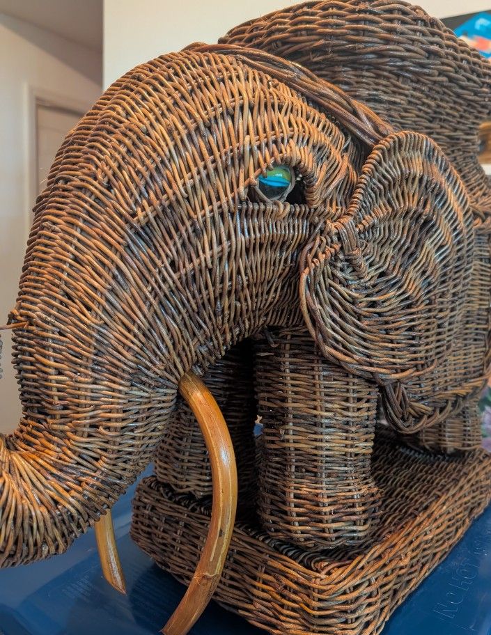 Wicker Vintage Elephant Garden Table