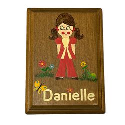 1970’s VINTAGE DANIELLE SOLID WOOD HAND-PAINTED PLAQUE- HAPPY BIG EYED GIRL