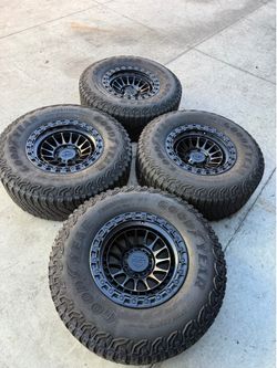 New rims  17x9 For any for F 150  used tires 315/70r17 Goodyear 70% life