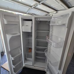 Frigidaire Refrigerator White