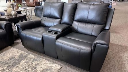 Olivia 🎉 brand new/ modern/luxury 🌼 power reclining sofa and loveseat livingroom set