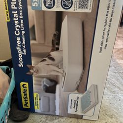 Petsafe Scoopfree Crystal Plus Self Cleaning Litter Box