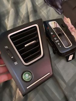Selling 2013 Honda Civic Sedan Motor Plastic Cover And Also Air Vent And Automatic Shift Knob Gears Plastic Cover Trim Serious Buyers Only .