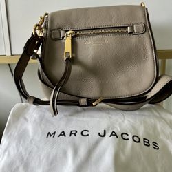 Marc Jacobs Pebbled Leather Crossbody – Like New + Dust Bag