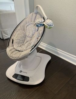 4Moms MamaRoo Baby Swing with Bluetooth + Newborn Insert
