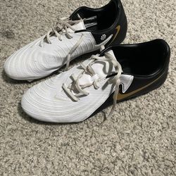 Men's Nike Soccer Shoes, Size 10