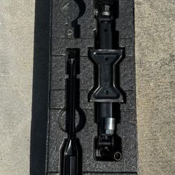 Jack Tool /kit de herramientas de emergencia para automóvil, que incluye un gato mecánico y una llave de tuercas, diseñado para cambiar llantas pincha