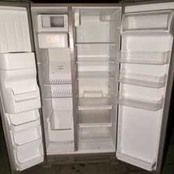 Like New Kenmore Refrigerator For Sale (DELIVERY AVAILABLE)