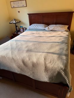 Queen size bed with drawers