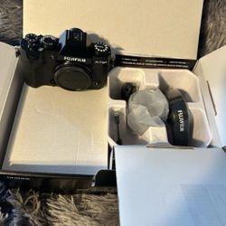 Fujifilm X-T50 Digital Camera with XC 15-45mm Lens