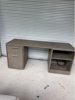 Office desk w/ built in power & keys