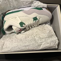 Jordan 4 SB Pine Green Size 13 DS $725