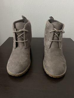 Women’s Grey 9.5 Suede Chukka Desert Boots 