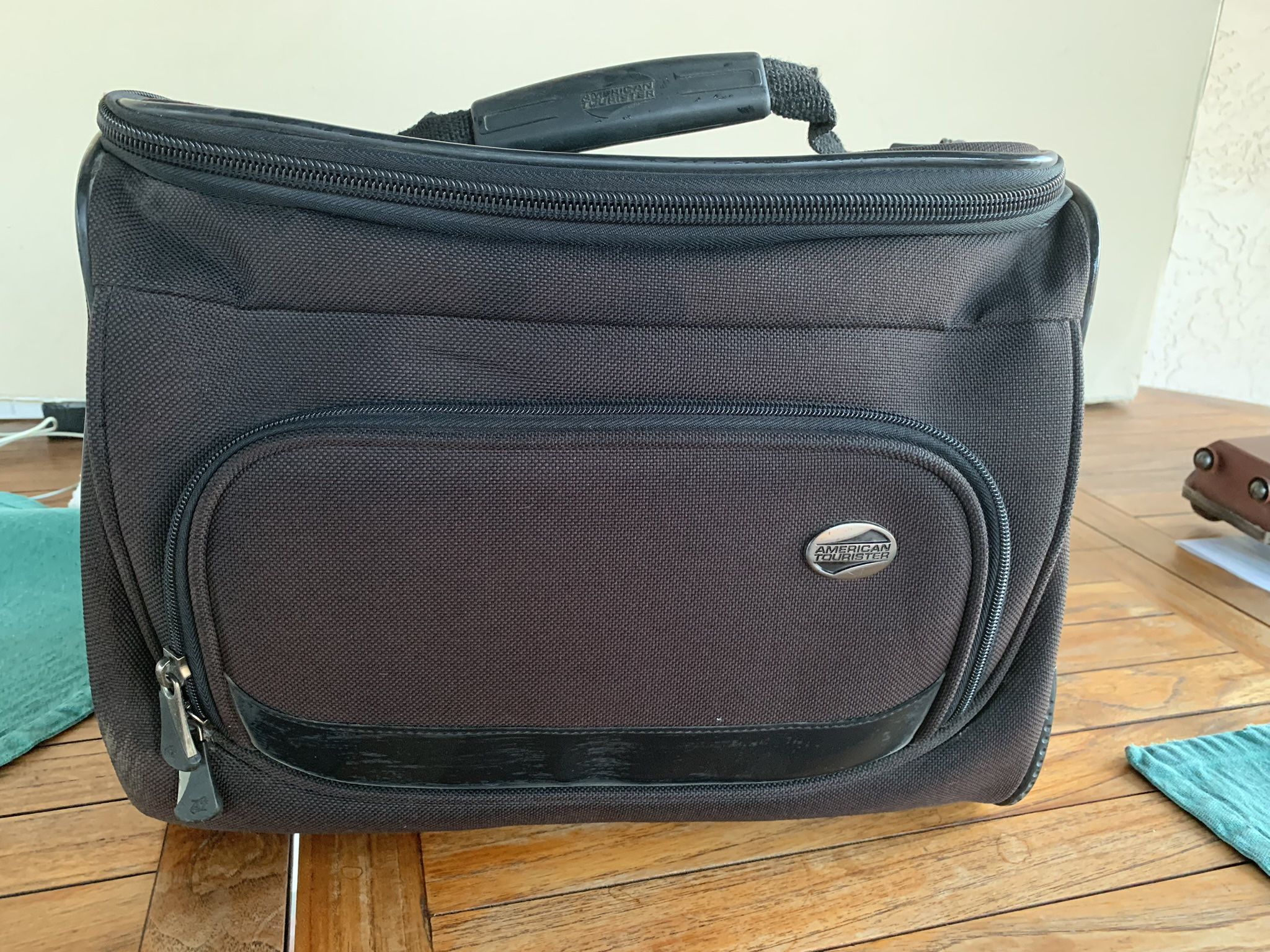 TRAVEL CARRY-ON BAG SUITCASE