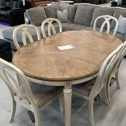 Realyn Chipped White Oval Extendable Round/Oval Ribbon Dining Set