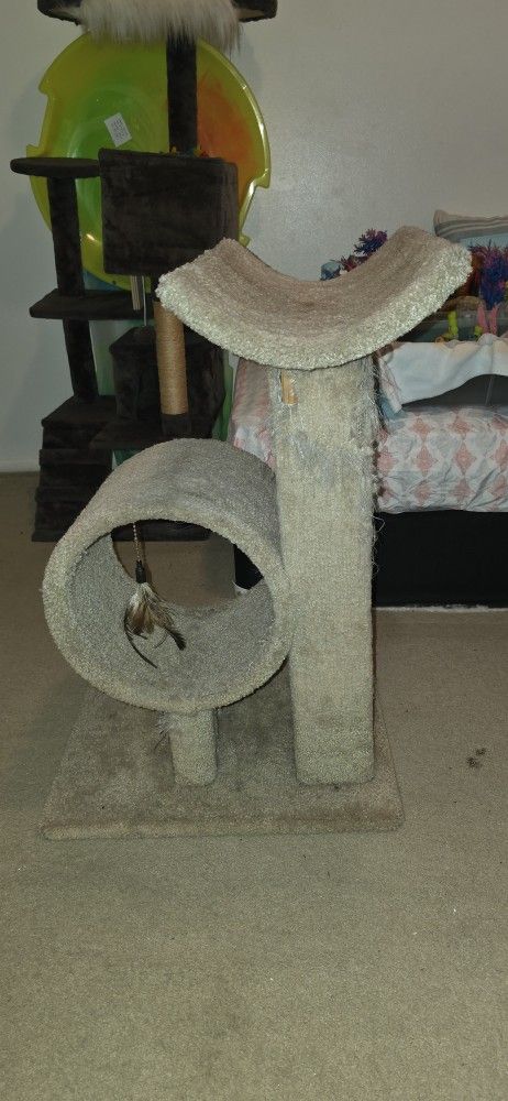 Warfare cat tree