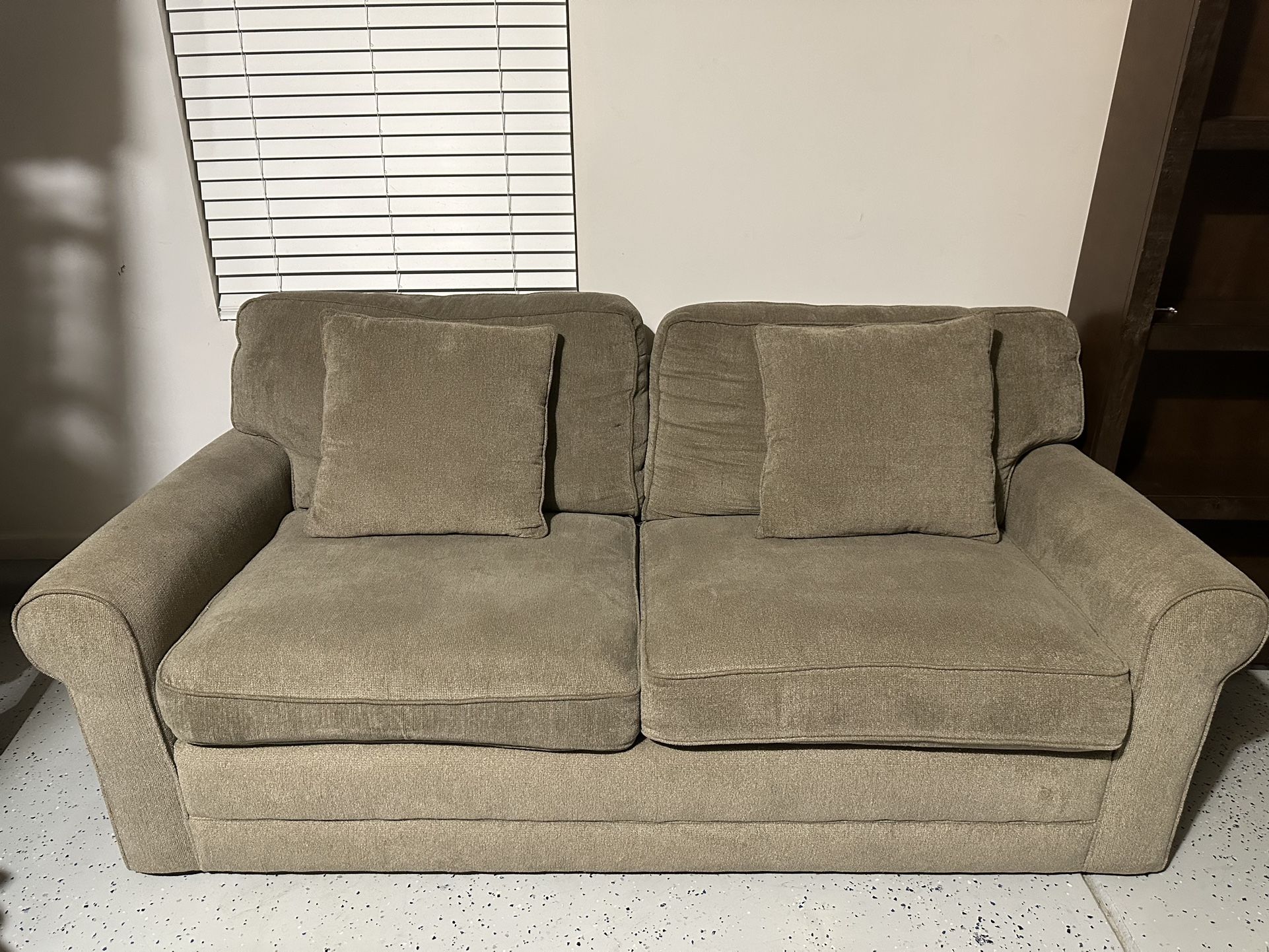 Sleeper Sofa/Couch - Pull Out Bed