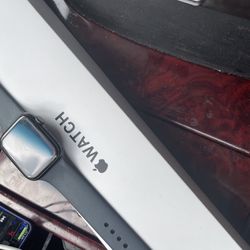 Apple Watch SE 2nd Gen 44mm 