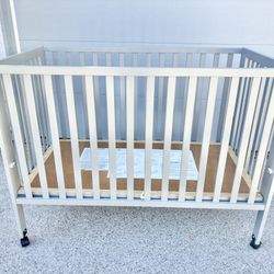 New Dream On Me Full Size Foldable Crib With Mattress And Sheets