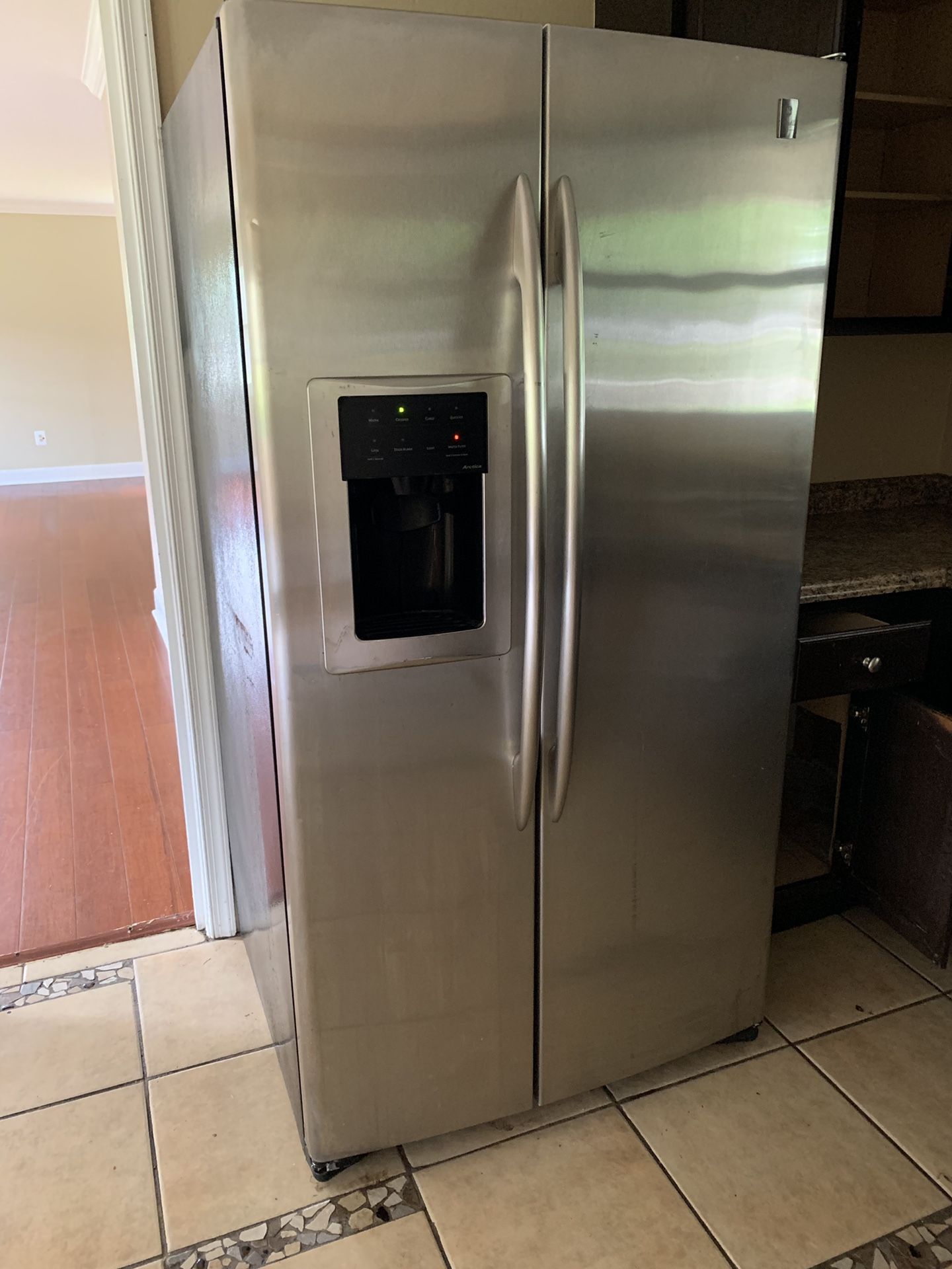 GE Refrigerator No water comes out of the device. If it makes ice