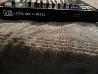 Native Instruments Komplete M25