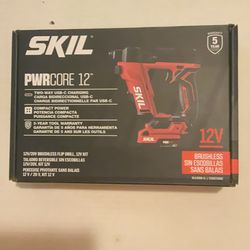 Brand New Skil Power Core 12 Brushless Flip Drill Battery 2.0 AH and Charger.       100 Firm on Price.     100 Firme en Precio.