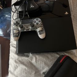 PS4 Gamer Bundle Great Condition 