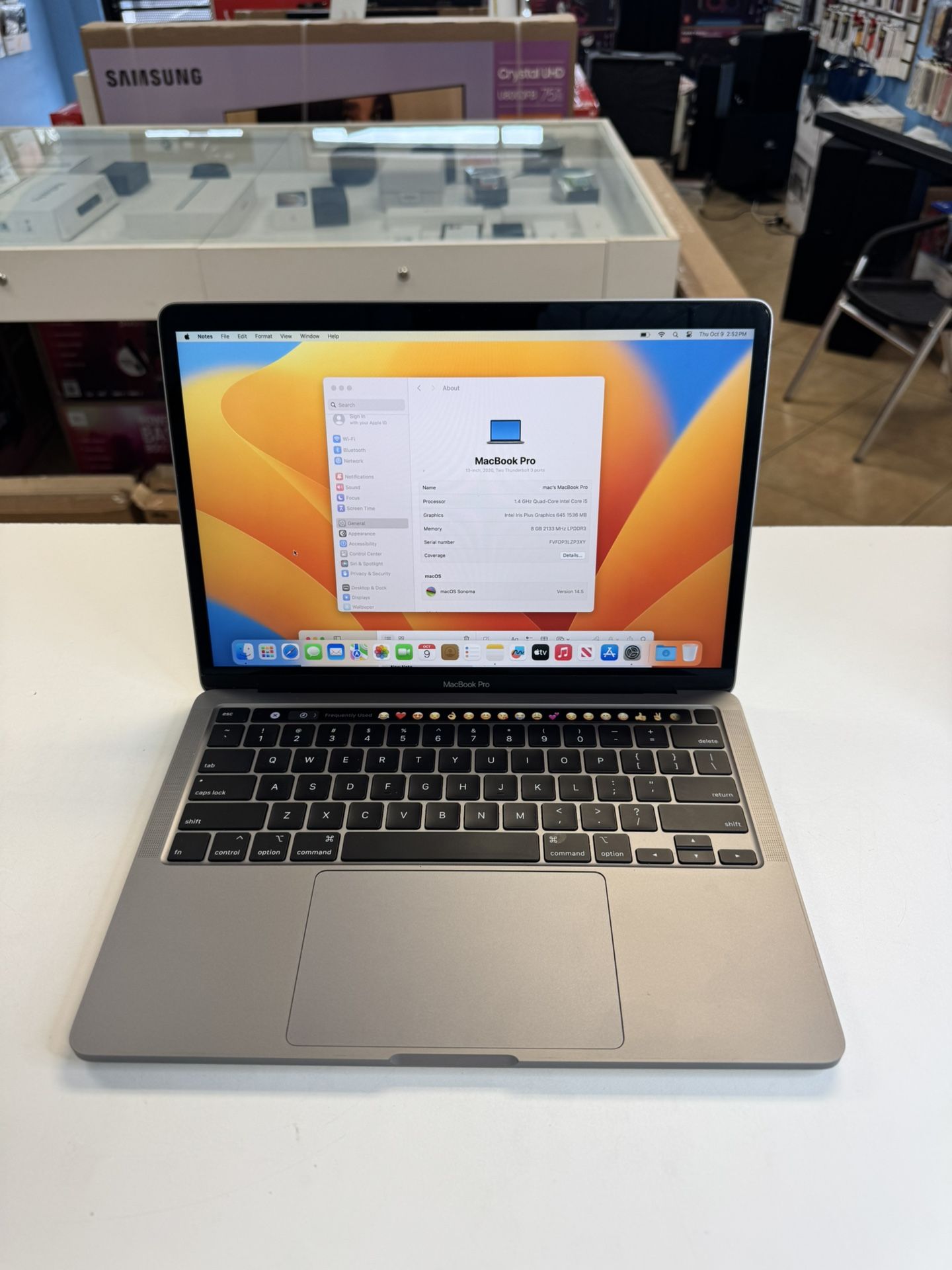 MacBook Pro 13inch 2020 Touchbar 8/256ssd like New