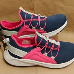 NEW Athletic Works Size 5 - Womens / Girls SHOES