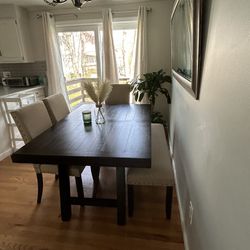 Dining Room Table With Chairs 