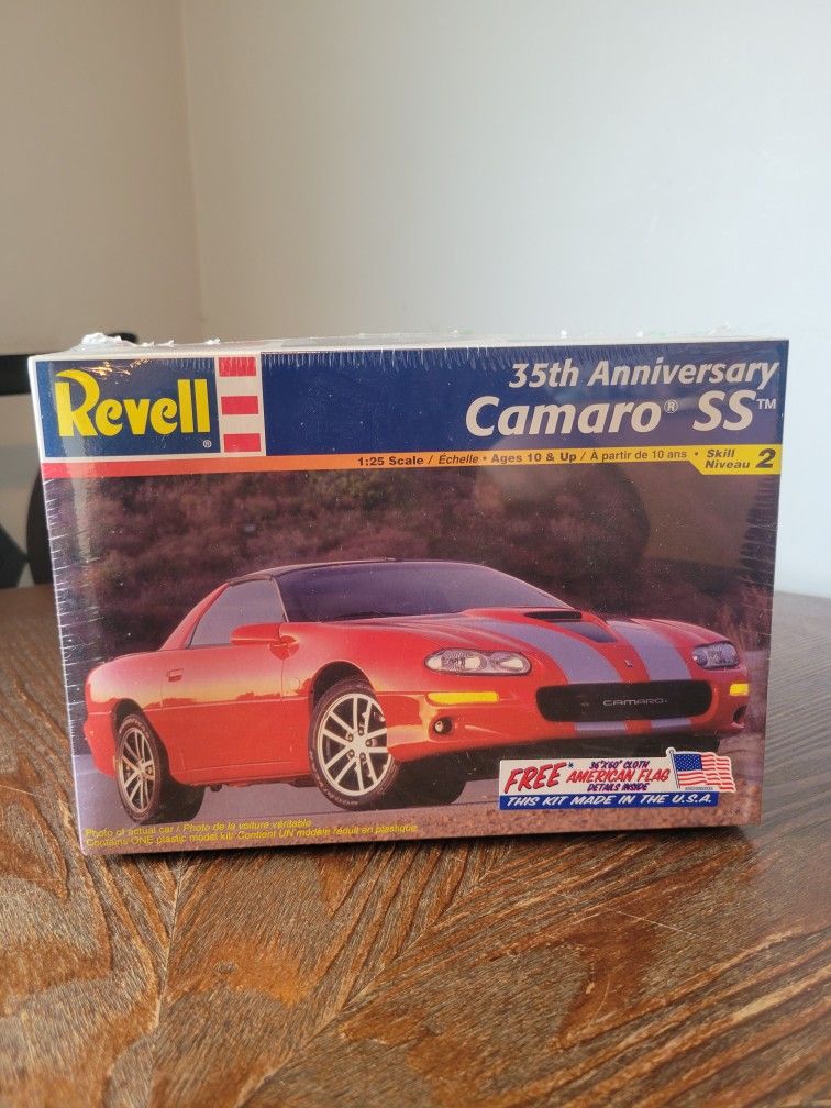 Revell #85-2380 35th Anniversary Camaro SS 1:25 Scale Model Kit New Sealed 