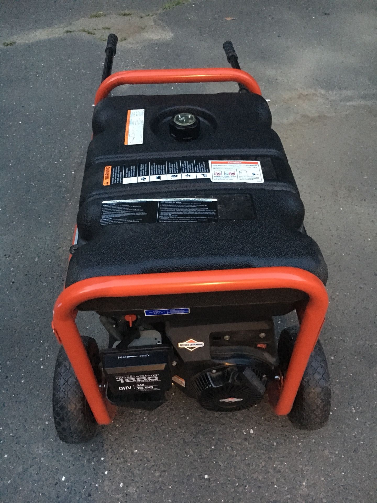Husky 5000 / 6250 Watt generator with Briggs & Stratton 1650 series OHV motor in excellent running condition.