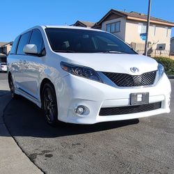 2016 Toyota Sienna SE