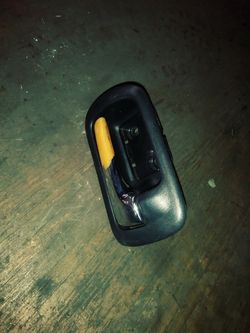 2003 honda civic 4 cyl. 1.7L passanger inside rear door handle