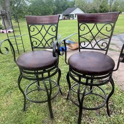 Set of 2 swivel bar stools in great condition.