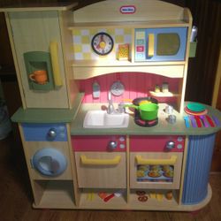 Little Tikes Wooden Children's Play Kitchen