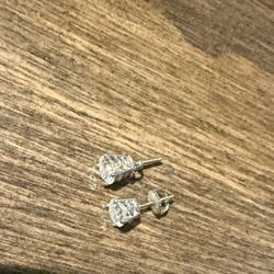 One carat diamond earrings