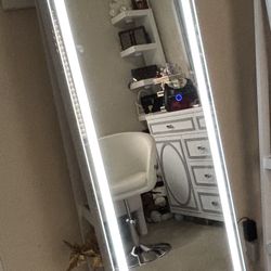 SONGMICS LEDS Lockable Jewelry Mirror Cabinet