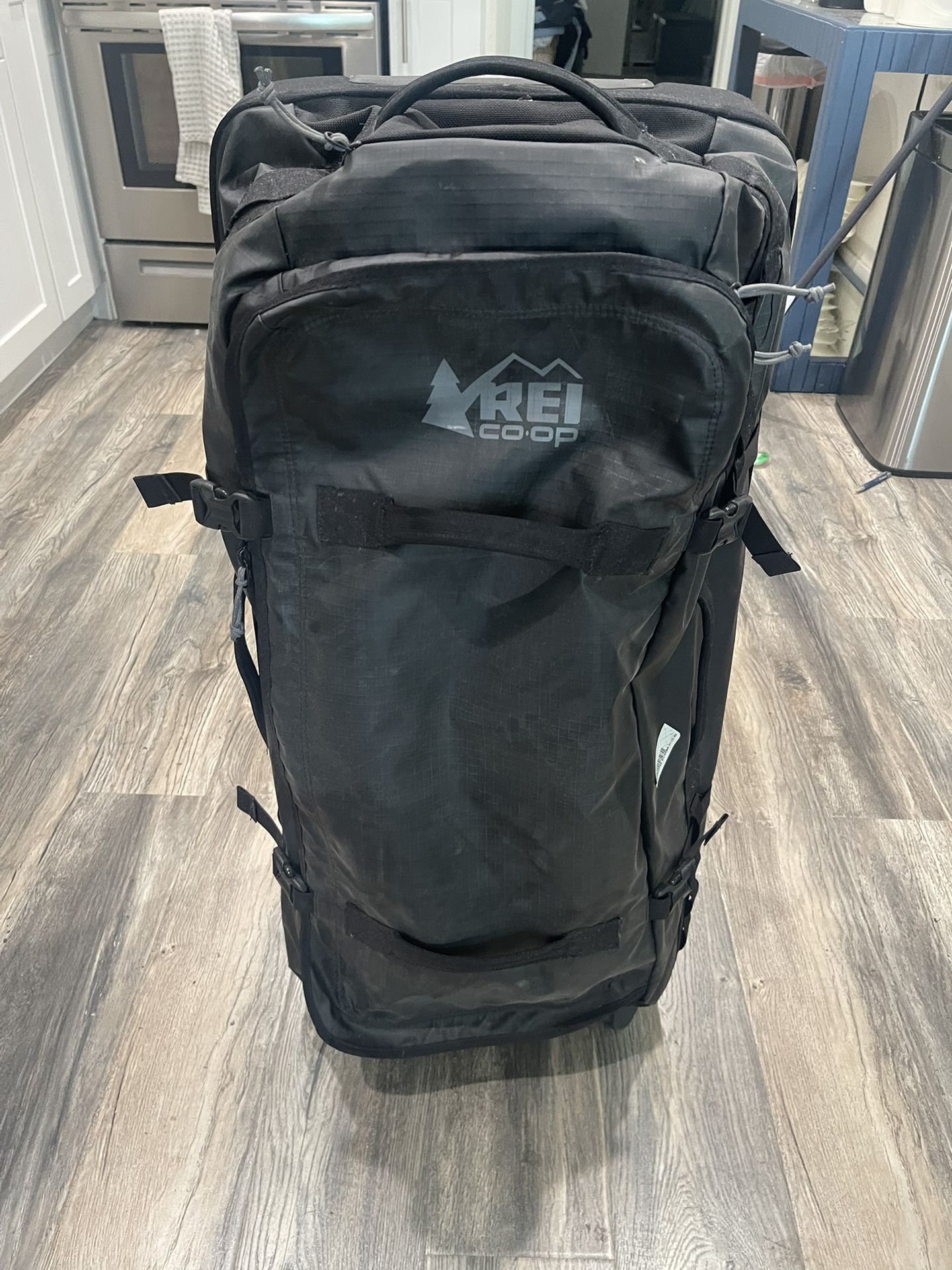 REI CO OP BIG HAUL ROLLING DUFFLE for Sale in Los Angeles, CA OfferUp