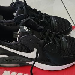 Nike Air Max Excee Size 11 MENS (NEW)