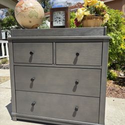 Simmons Gray Wood Dresser Chest of Drawers Furniture Great Condition 